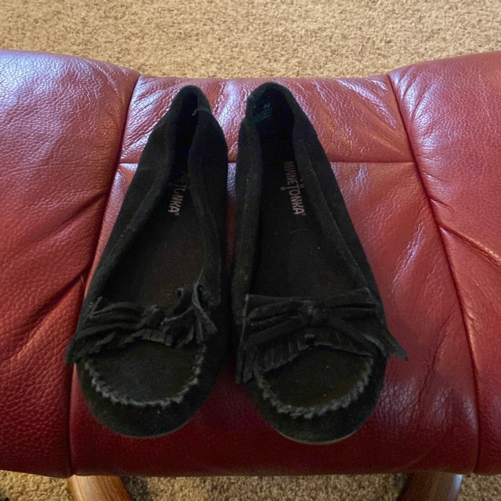 Minnetonka Moccasin Black Suede 5.5 Hard Sole